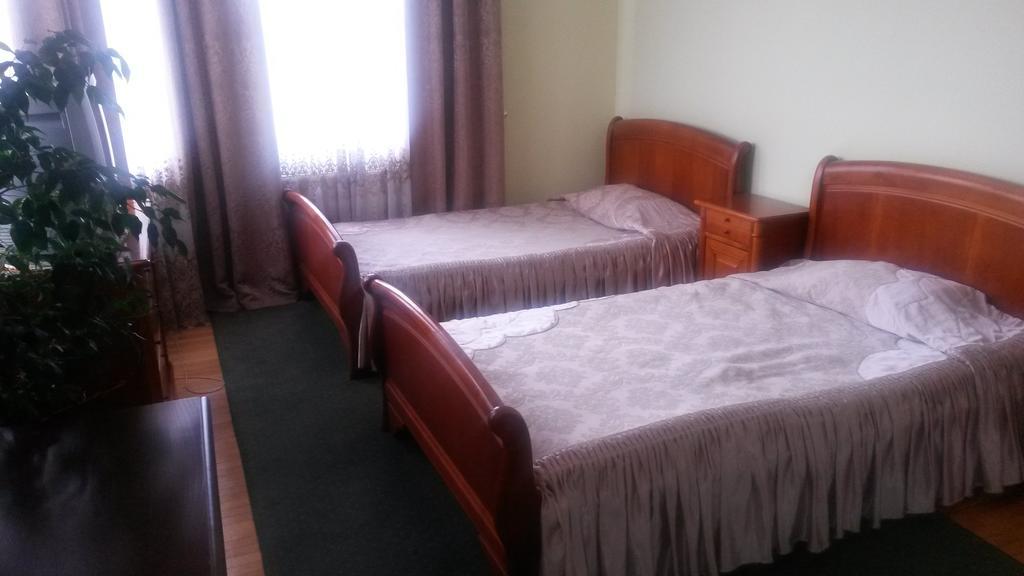 Marlen Hotel Rivne Extérieur photo