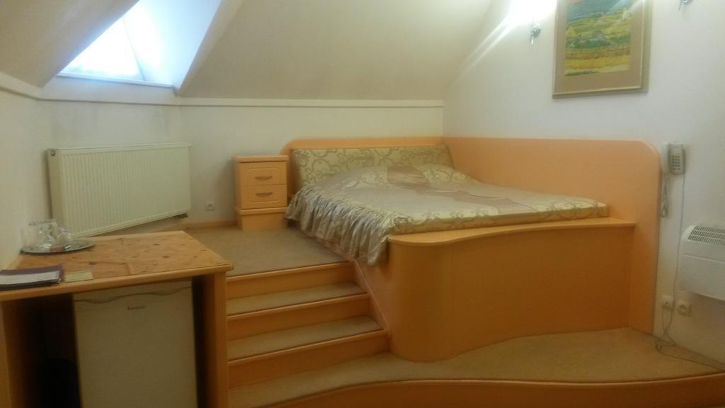 Marlen Hotel Rivne Extérieur photo
